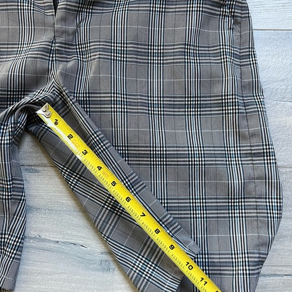 Men’s Travis Mathew shorts 32” grey plaid - Picture 4 of 10